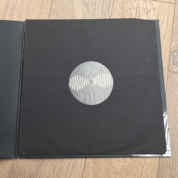 Arctic Monkies AM Vinyl - Picture 3 of 3